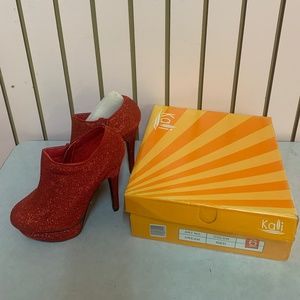 Sparkling red high heel shoe size 6